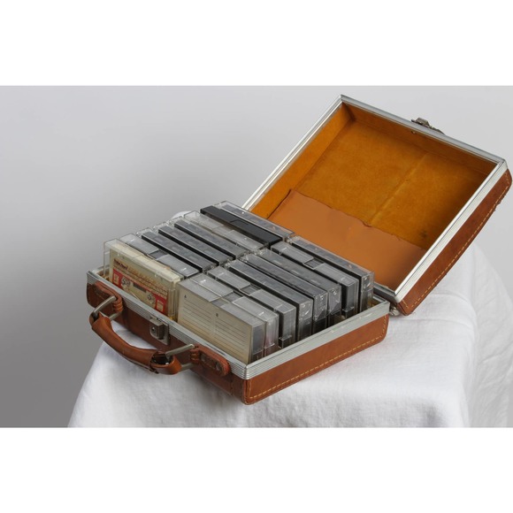 Vintage Cassette Carrying Case - Picture 3 of 6